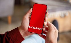 Akbank’tan dev destek var: 18 yaş üzeri herkes başvuru yaparak 500 bin TL’ye kadar nakit alacak!