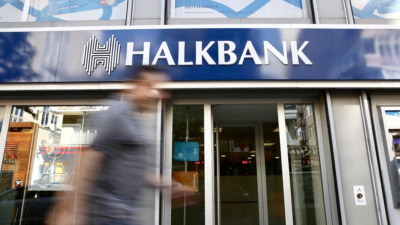 Halkbank Emekliye Ne Yaptı Öyle! 150.000 TL Belgesiz Ödeme Vereceğini Açıkladı!